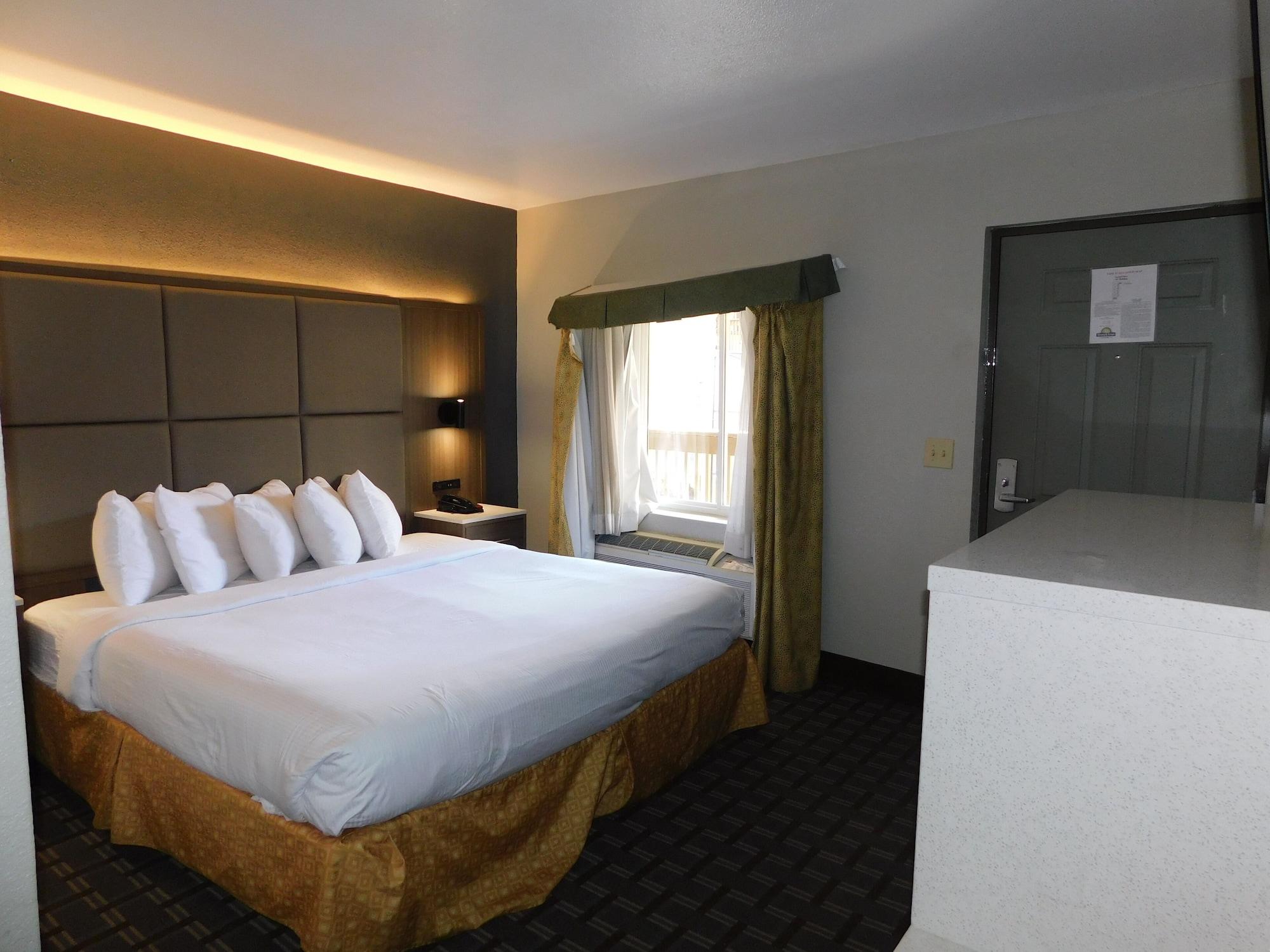 Days Inn & Suites By Wyndham Downtown Gatlinburg Parkway מראה חיצוני תמונה