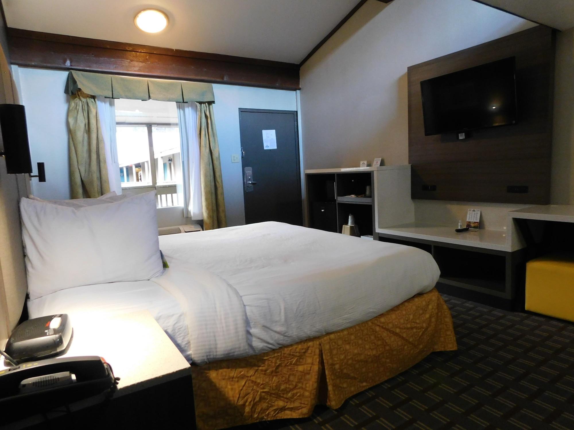 Days Inn & Suites By Wyndham Downtown Gatlinburg Parkway מראה חיצוני תמונה