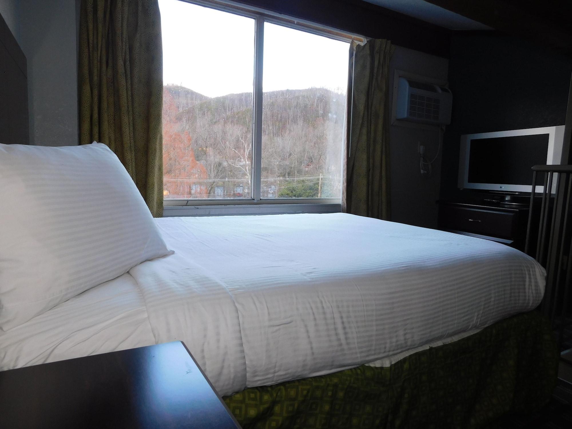Days Inn & Suites By Wyndham Downtown Gatlinburg Parkway מראה חיצוני תמונה