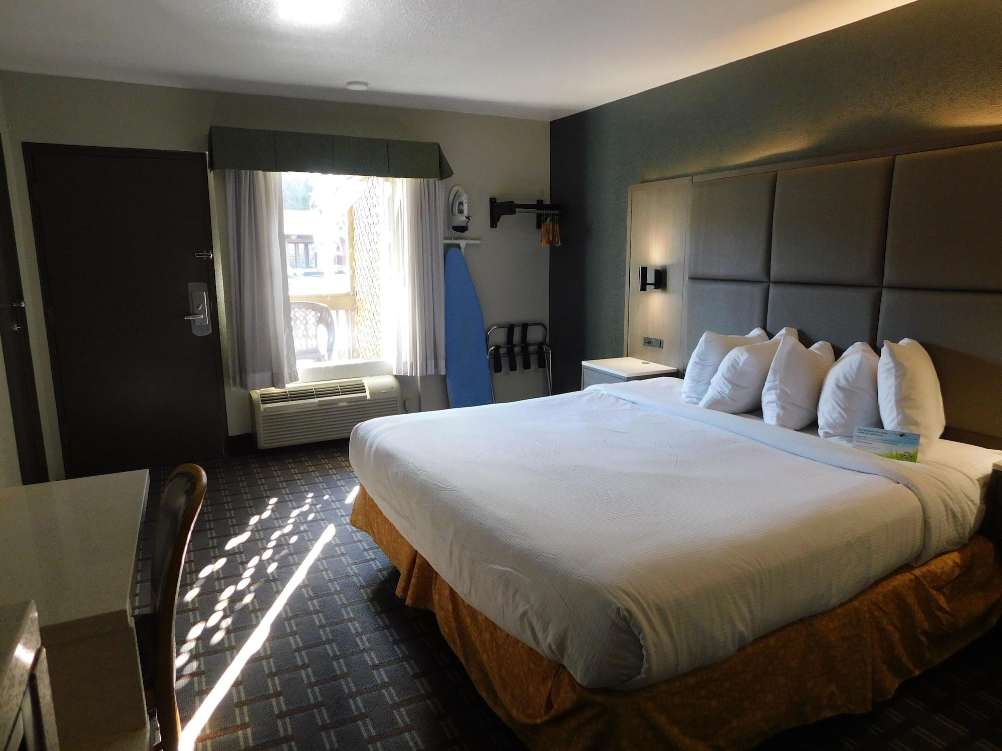 Days Inn & Suites By Wyndham Downtown Gatlinburg Parkway מראה חיצוני תמונה