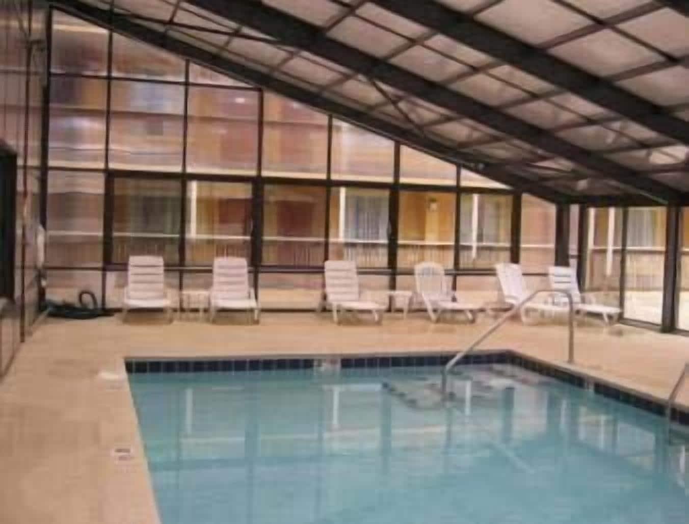 Days Inn & Suites By Wyndham Downtown Gatlinburg Parkway מראה חיצוני תמונה