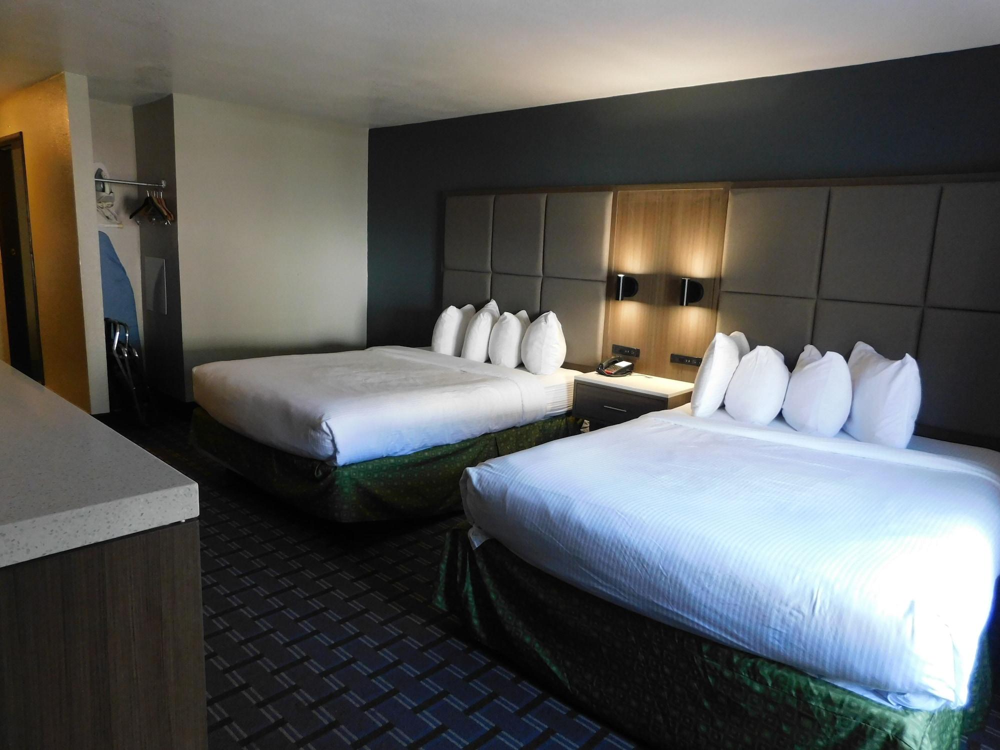 Days Inn & Suites By Wyndham Downtown Gatlinburg Parkway מראה חיצוני תמונה