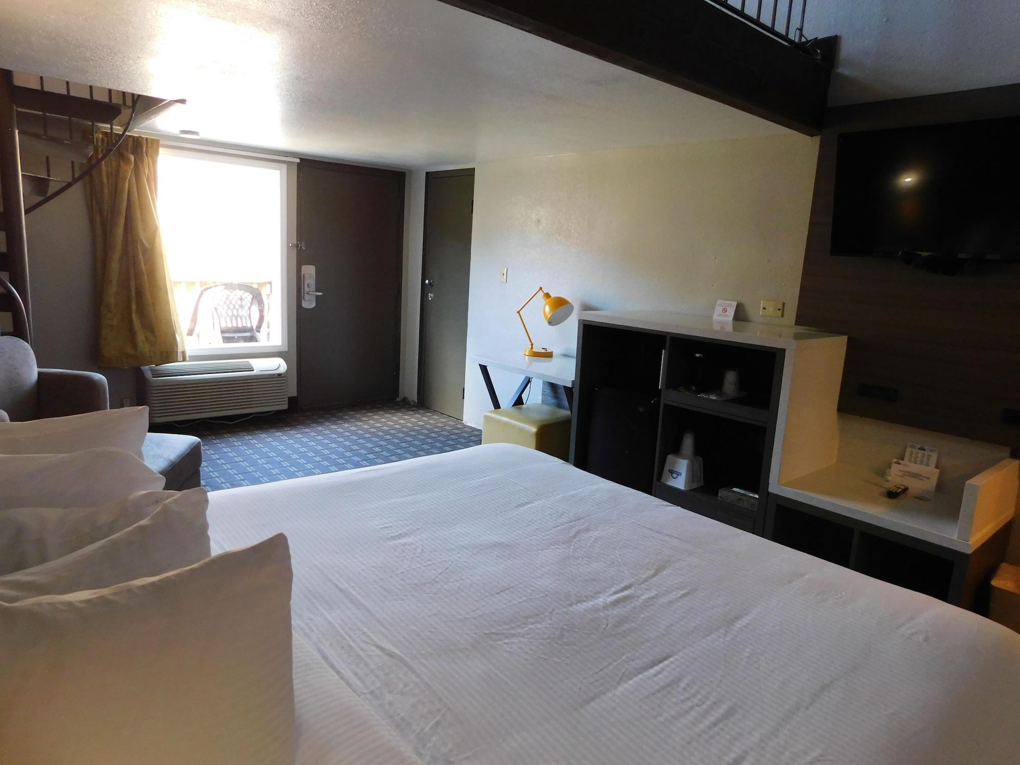 Days Inn & Suites By Wyndham Downtown Gatlinburg Parkway מראה חיצוני תמונה
