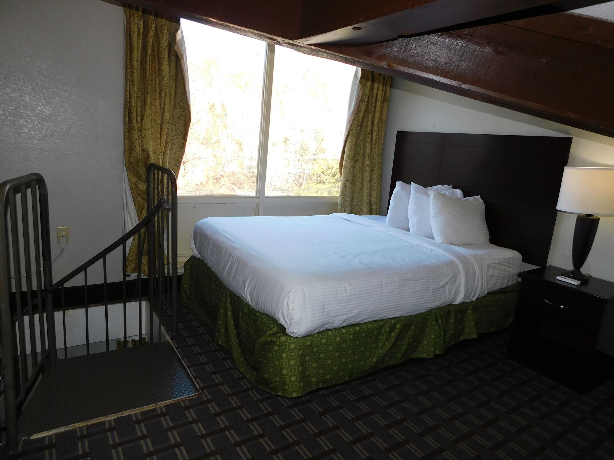 Days Inn & Suites By Wyndham Downtown Gatlinburg Parkway מראה חיצוני תמונה
