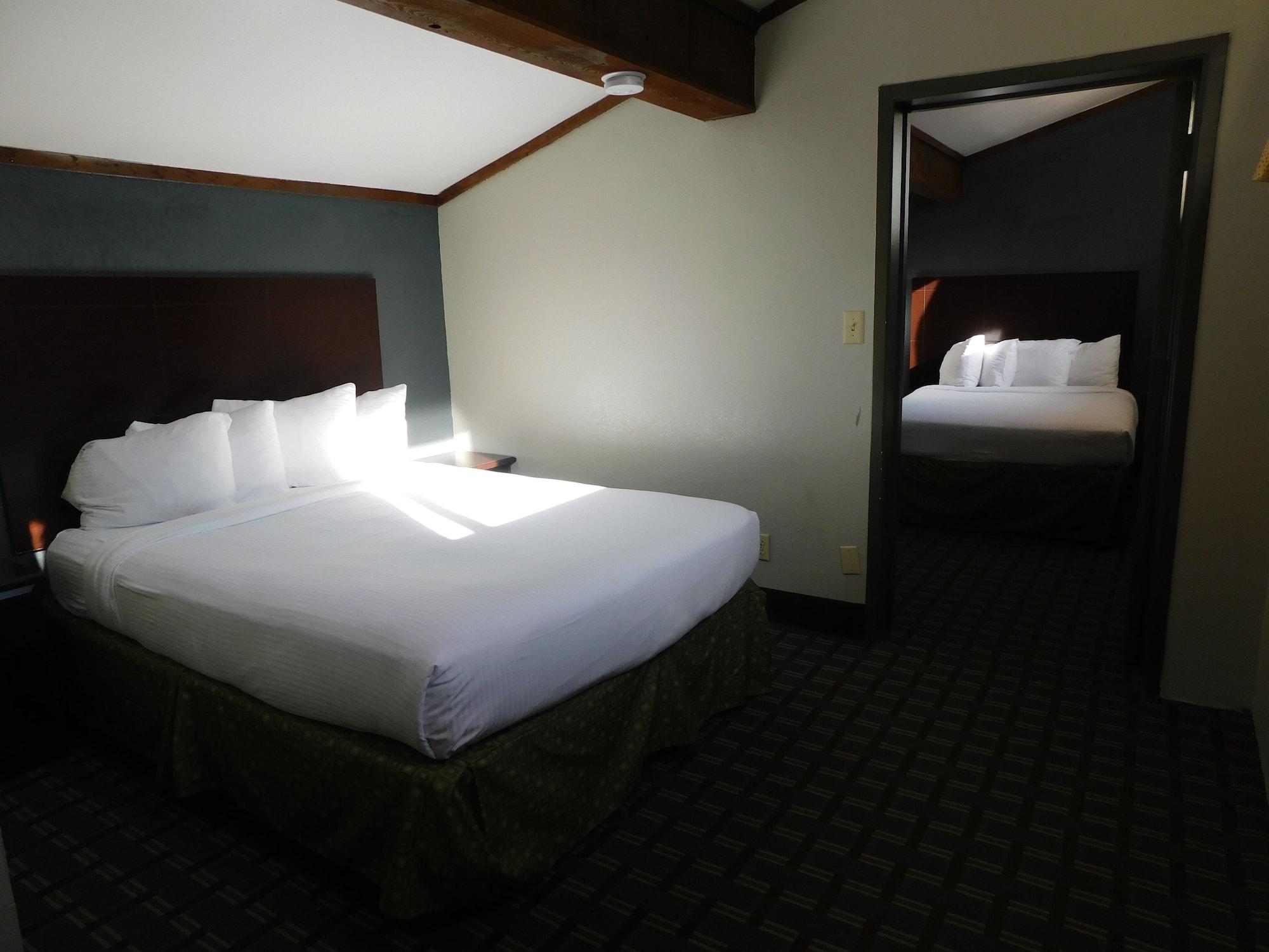 Days Inn & Suites By Wyndham Downtown Gatlinburg Parkway מראה חיצוני תמונה