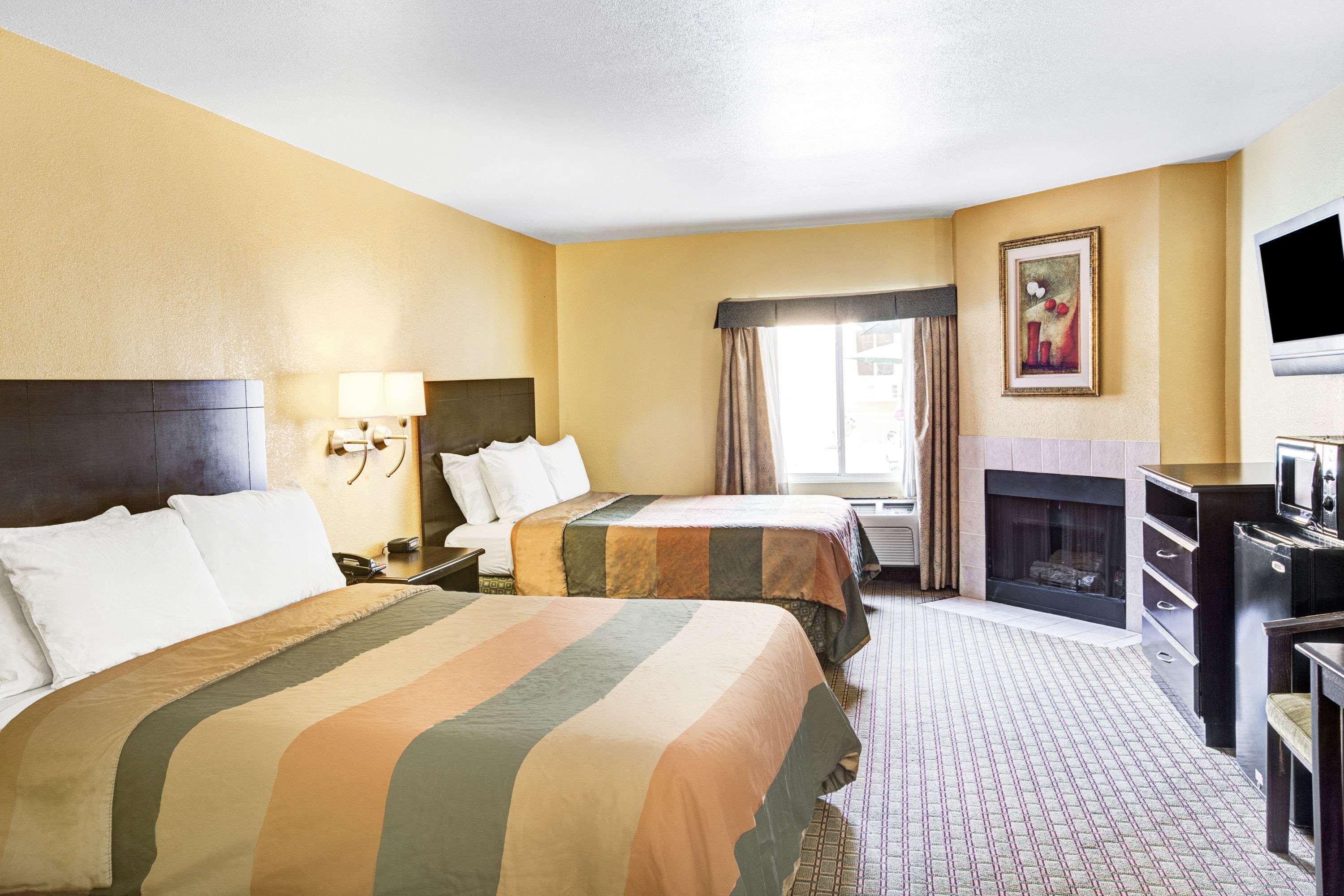 Days Inn & Suites By Wyndham Downtown Gatlinburg Parkway מראה חיצוני תמונה