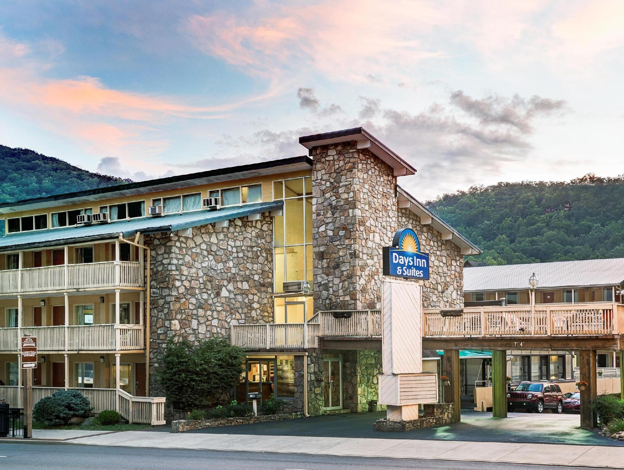 Days Inn & Suites By Wyndham Downtown Gatlinburg Parkway מראה חיצוני תמונה
