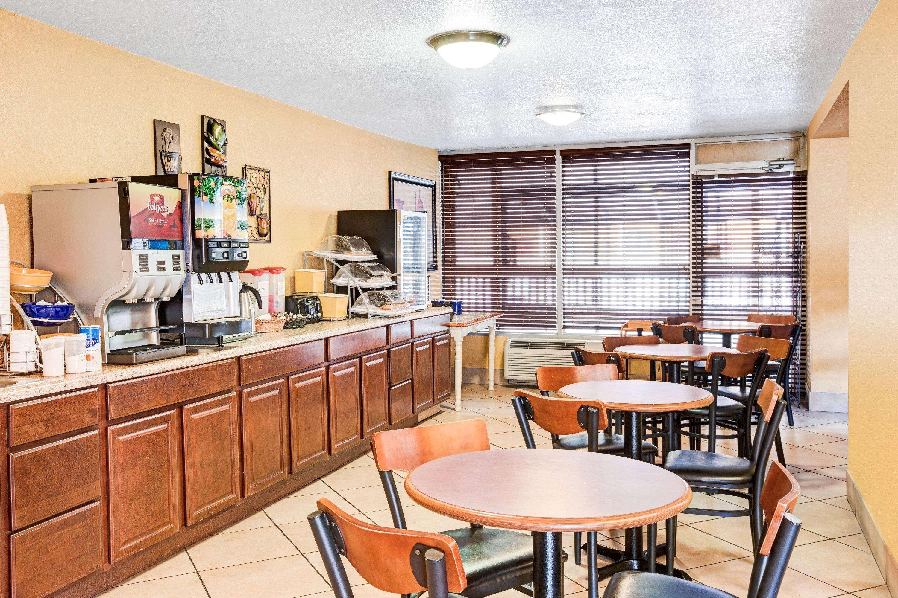 Days Inn & Suites By Wyndham Downtown Gatlinburg Parkway מראה חיצוני תמונה