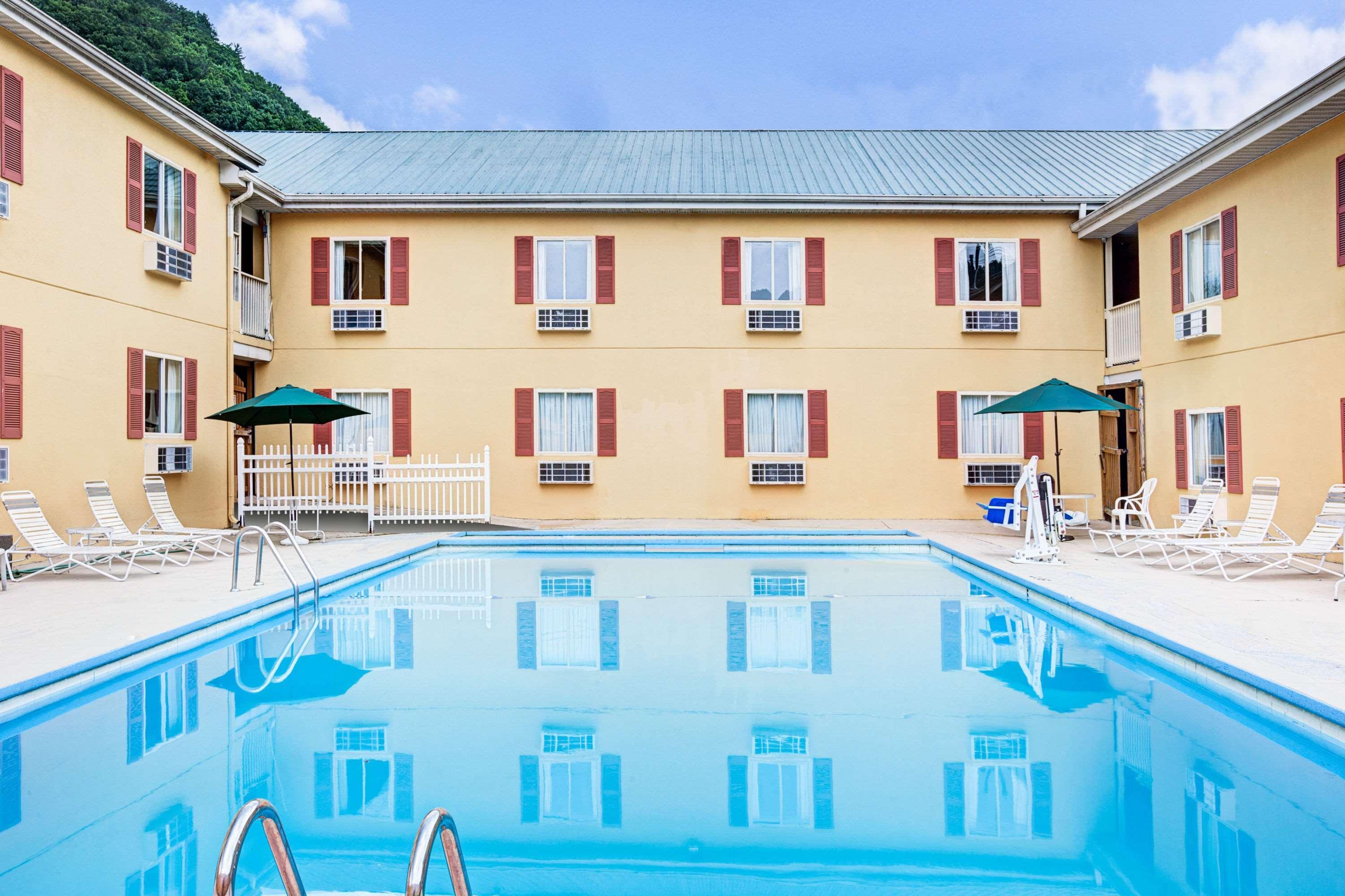 Days Inn & Suites By Wyndham Downtown Gatlinburg Parkway מראה חיצוני תמונה