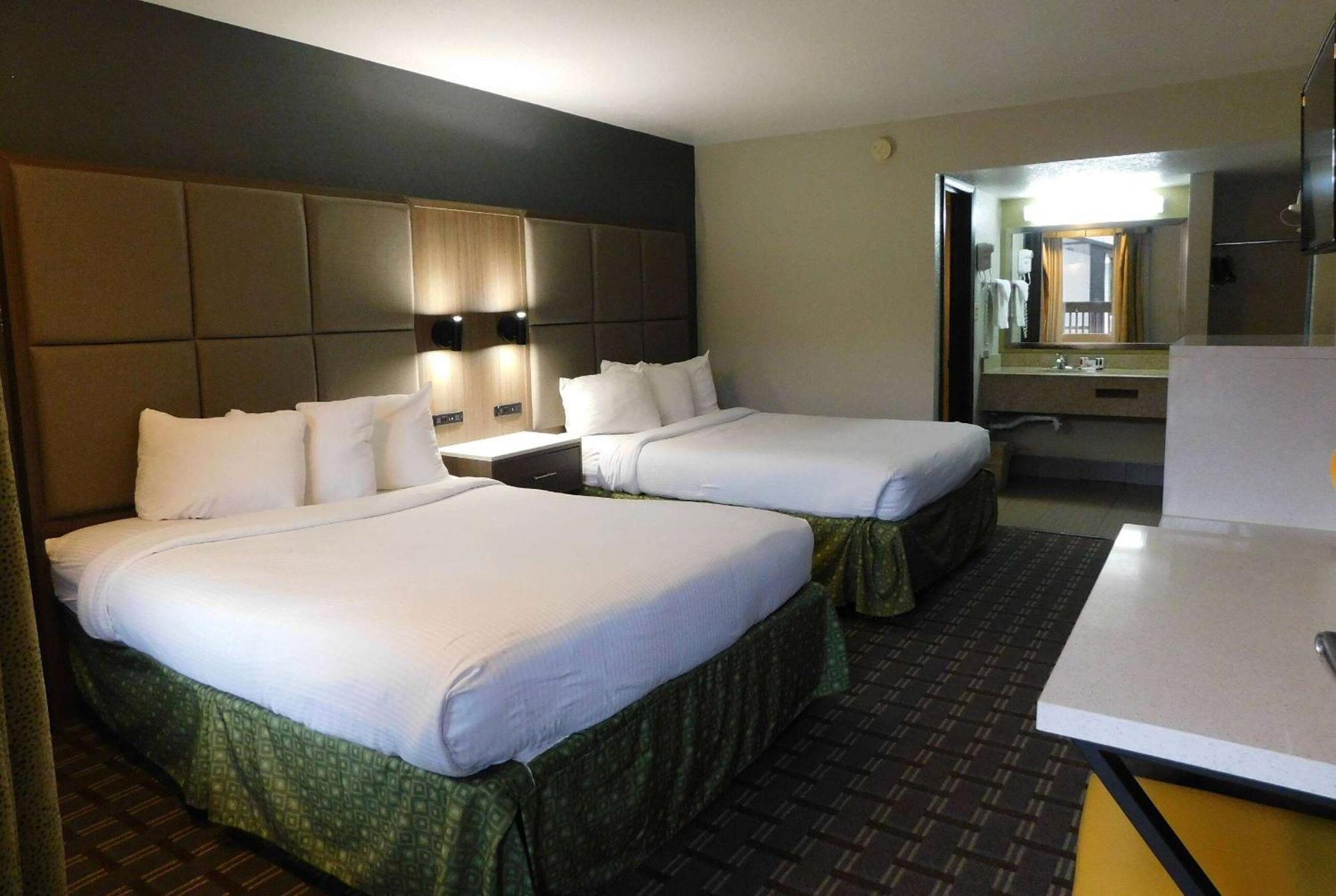 Days Inn & Suites By Wyndham Downtown Gatlinburg Parkway מראה חיצוני תמונה