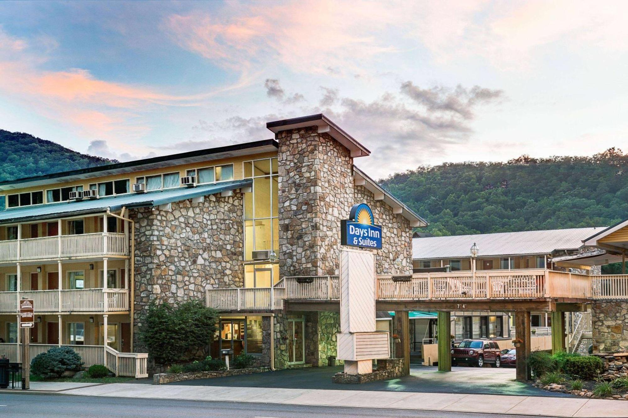 Days Inn & Suites By Wyndham Downtown Gatlinburg Parkway מראה חיצוני תמונה