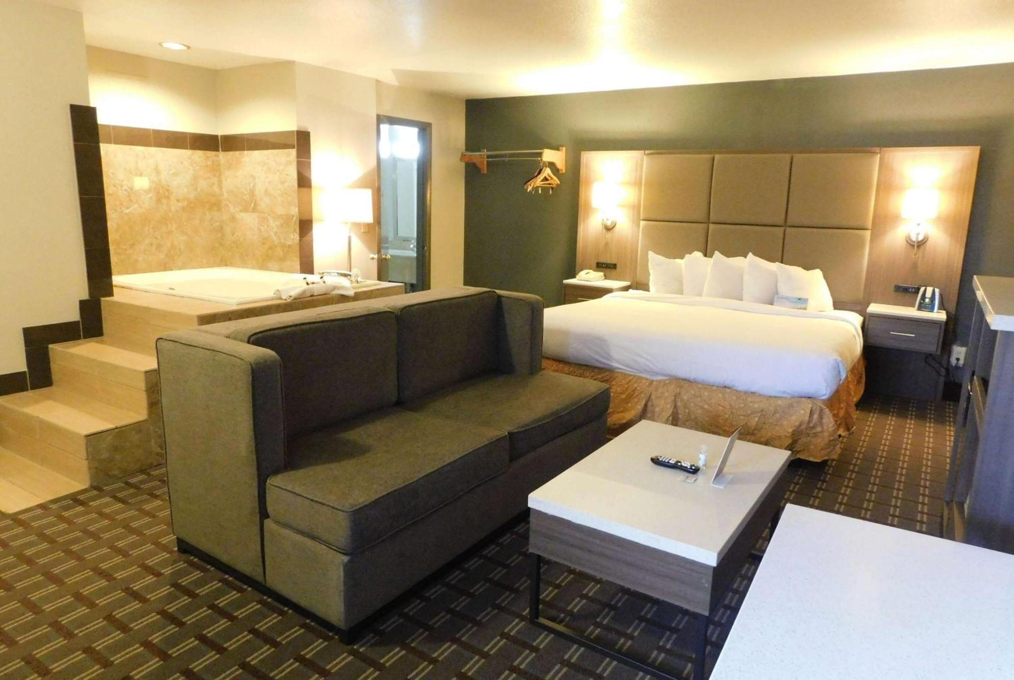 Days Inn & Suites By Wyndham Downtown Gatlinburg Parkway מראה חיצוני תמונה