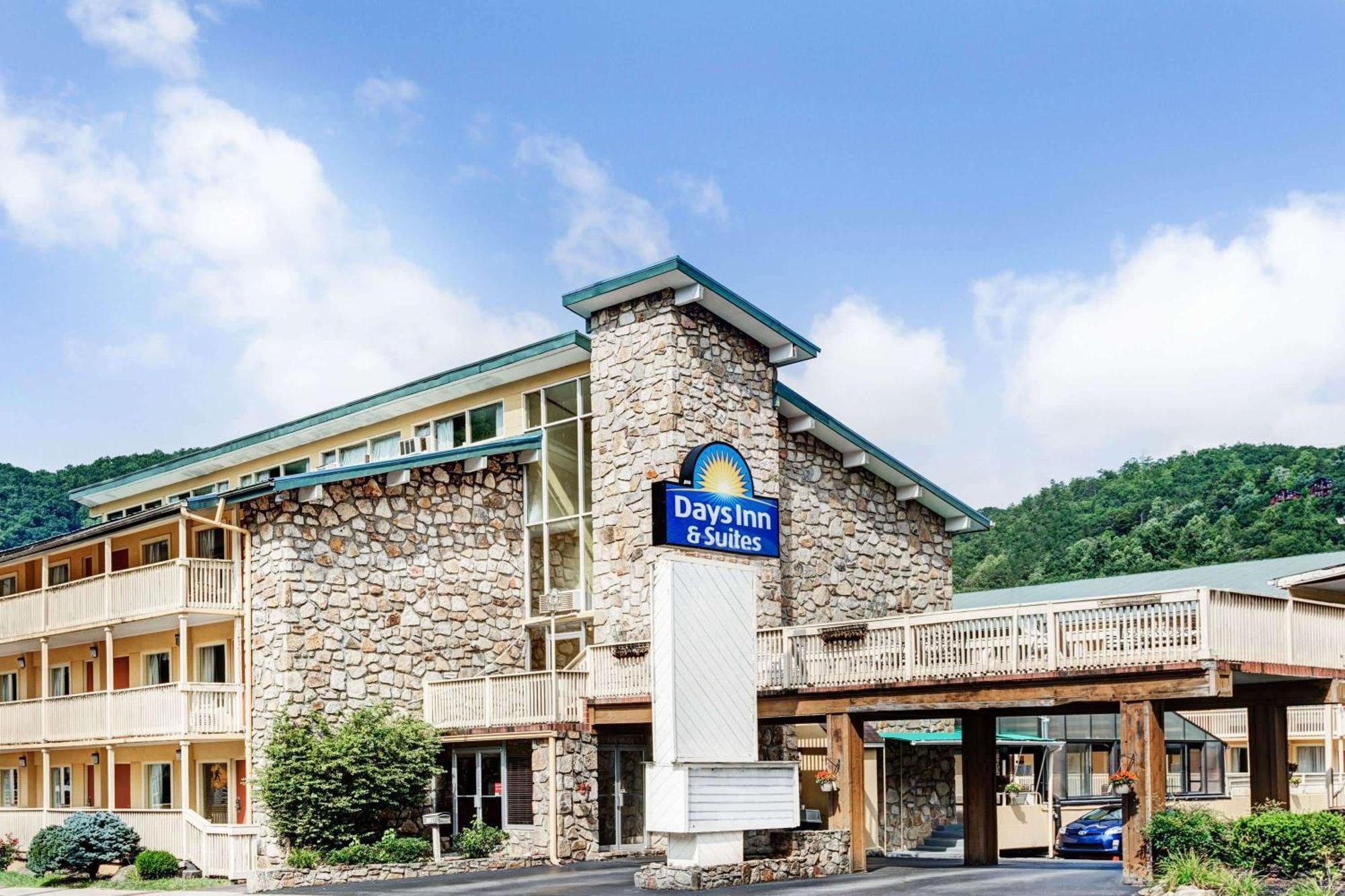 Days Inn & Suites By Wyndham Downtown Gatlinburg Parkway מראה חיצוני תמונה