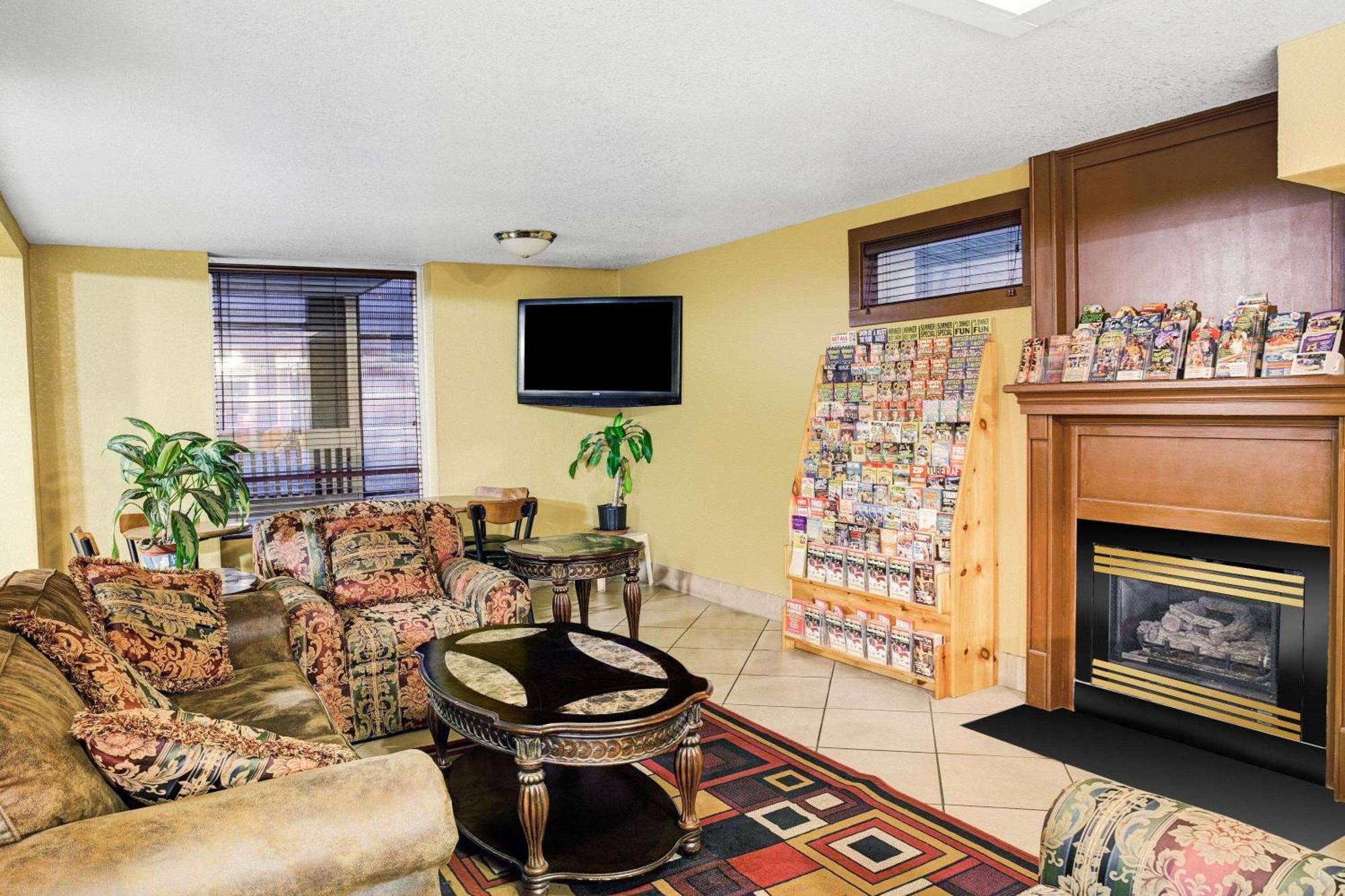 Days Inn & Suites By Wyndham Downtown Gatlinburg Parkway מראה חיצוני תמונה