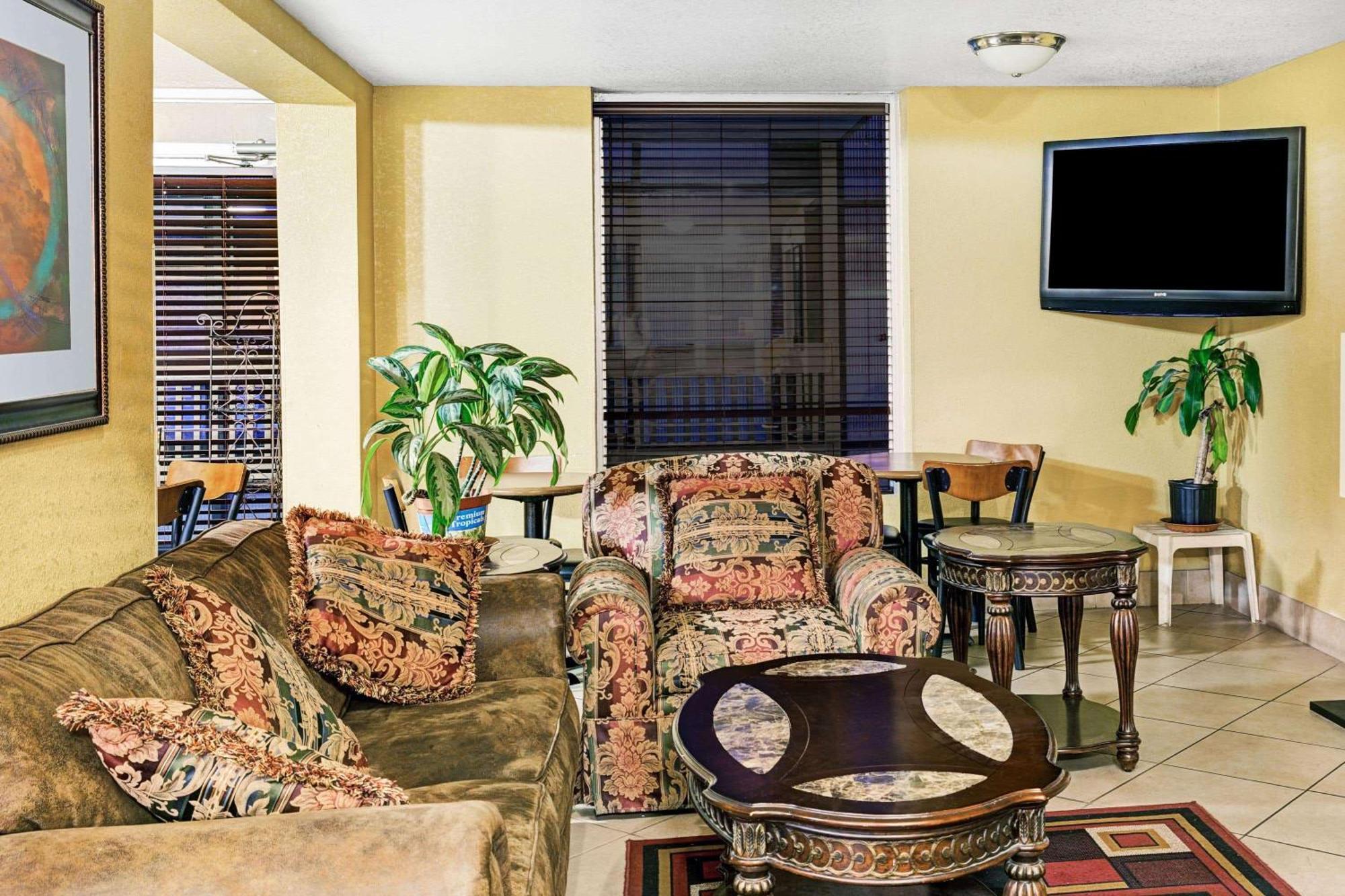 Days Inn & Suites By Wyndham Downtown Gatlinburg Parkway מראה חיצוני תמונה