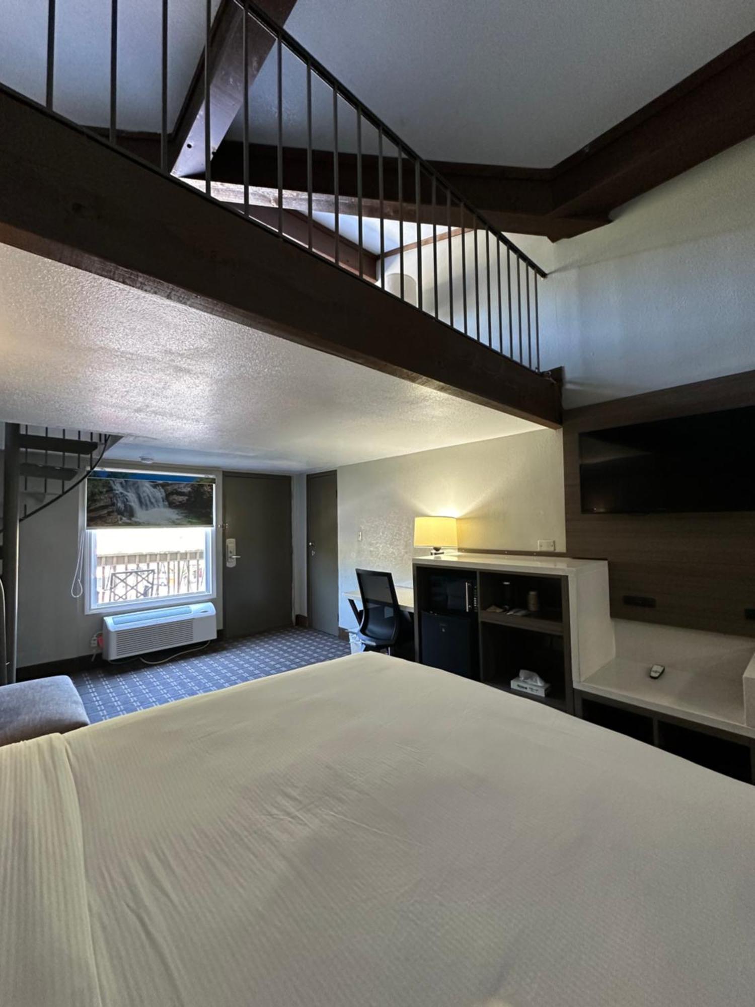 Days Inn & Suites By Wyndham Downtown Gatlinburg Parkway מראה חיצוני תמונה