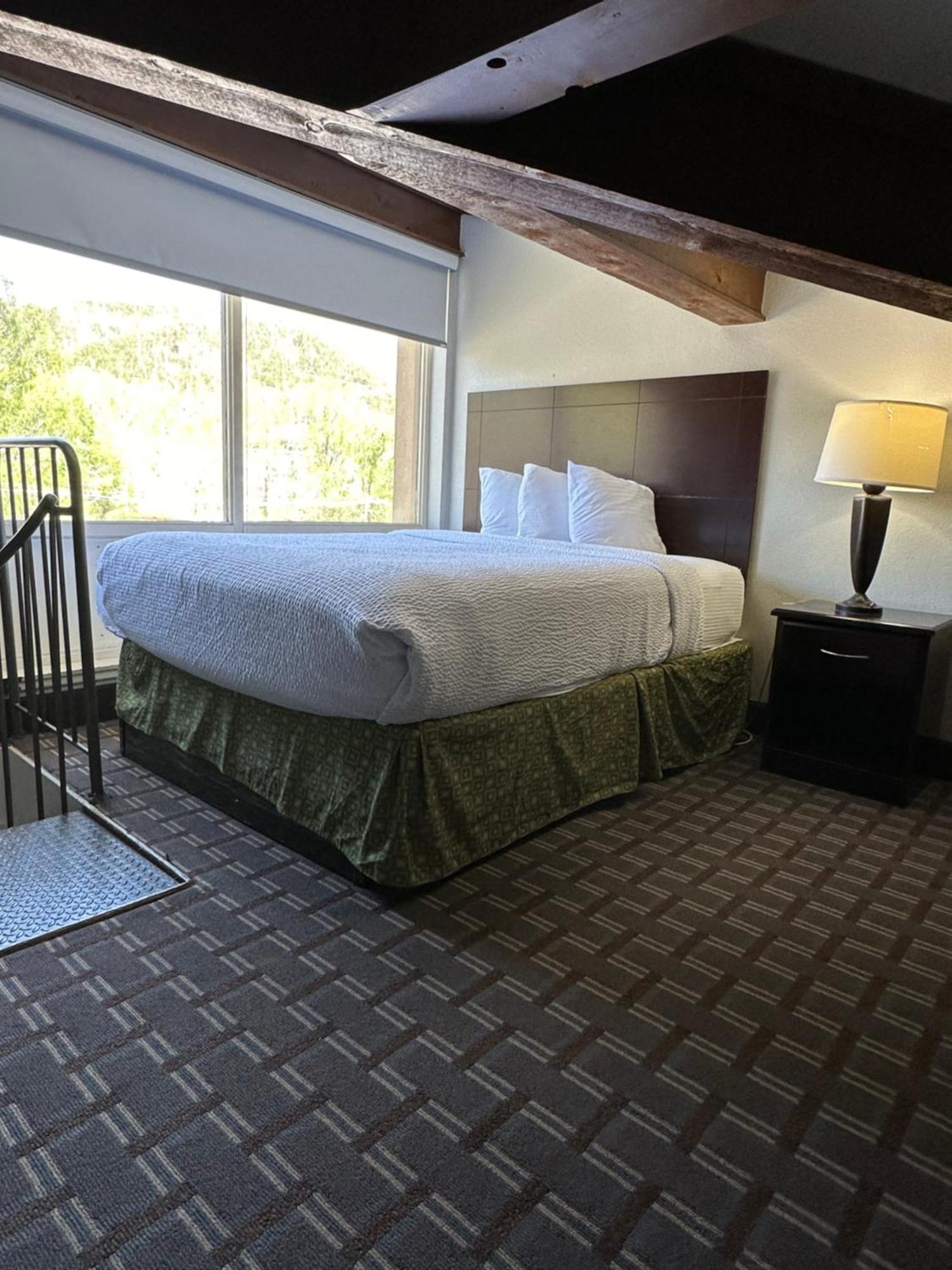 Days Inn & Suites By Wyndham Downtown Gatlinburg Parkway מראה חיצוני תמונה
