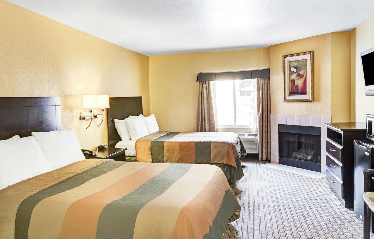 Days Inn & Suites By Wyndham Downtown Gatlinburg Parkway מראה חיצוני תמונה